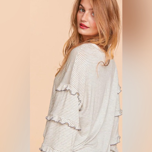 1.4.3. Story by Line Up Here I Go Again Ruffle Sleeve Top| Small - Picture 2 of 9